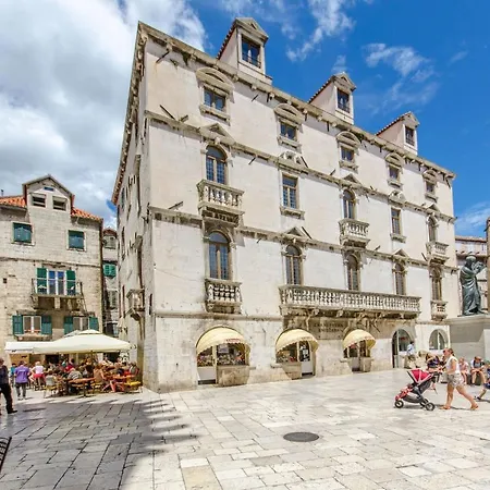 Paula